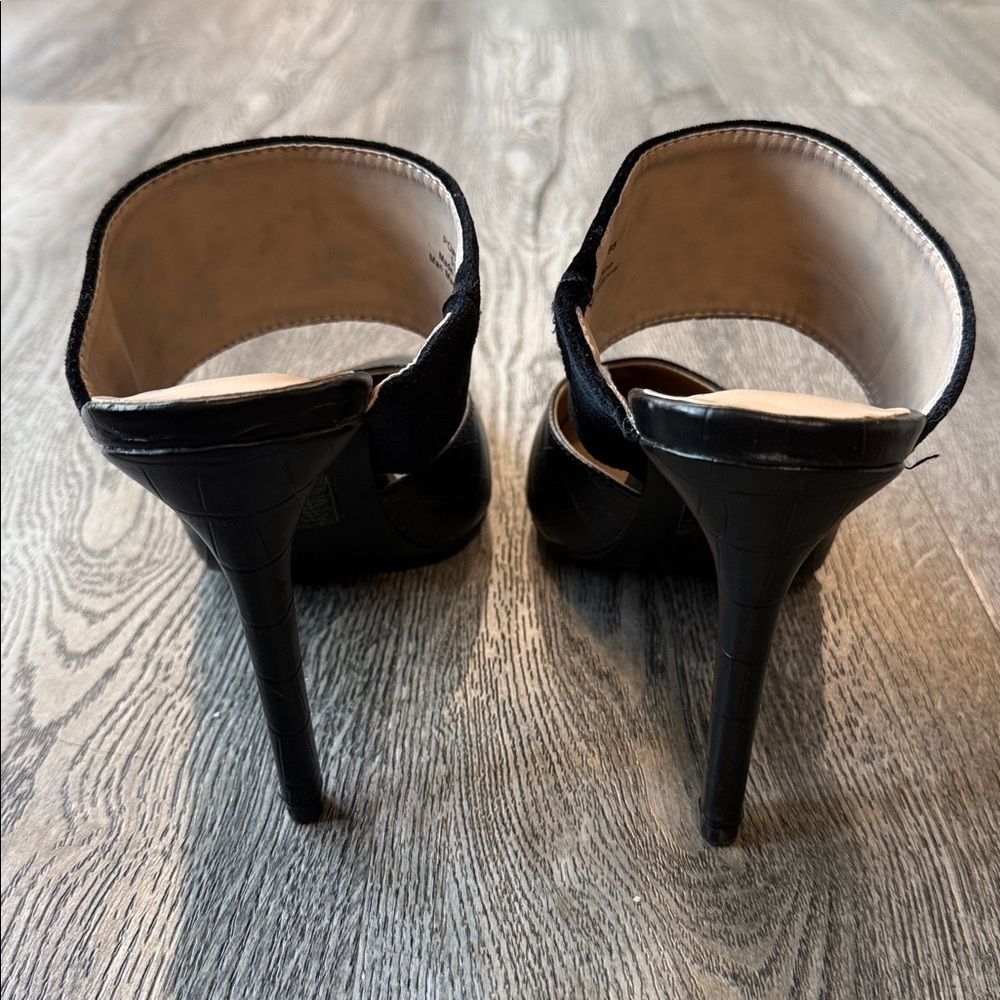 Journee Collection Heels Black Sutonn Pump Velvet Croc Texture Size 8 - Picture 3 of 7